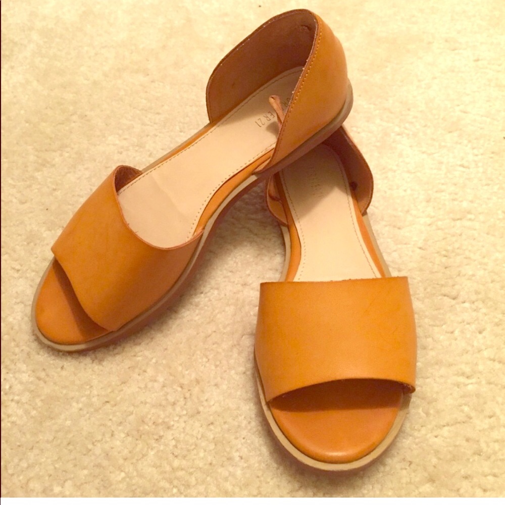Reposted Forever 21 Tan Summer Flats .... Size 5